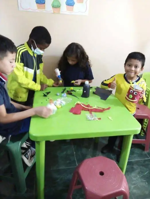 Taller pedagógico con los niños de la Fundación